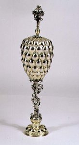 अनानास के आकार का कप और कवर, नूर्नबर्ग, c.1620 (सिल्वर गिल्ट) द्वारा जर्मन स्कूल