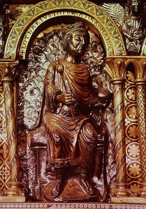सम्राट शारलेमेन (742-814) के तीर्थ, सम्राट लोथिर I (795-855) को उनके सिंहासन, 1215 (सोने और चमेली तामचीनी) पर दिखाते हुए विस्तार से द्वारा जर्मन स्कूल