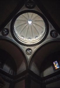 चर्च का आंतरिक दृश्य