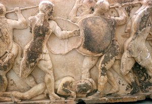 पेट्रोक्लस के शरीर पर लड़ो, Siphnian ट्रेजरी से भून, c.525 ईसा पूर्व (संगमरमर)