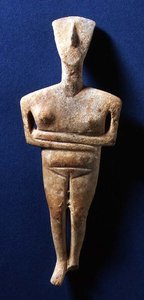 साइक्लेडिक मूर्ति, नक्सोस, c.3000-2000 ईसा पूर्व (संगमरमर) द्वारा यूनानी