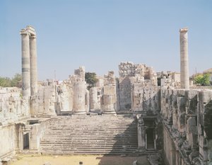अपोलो के मंदिर की महान सीढ़ी, c.336 ईसा पूर्व द्वारा ग्रीक स्कूल