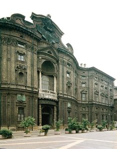 पलाज्जो कैरिग्नानो का मुखौटा (फोटो) द्वारा ग्वारिनो ग्वारिनी