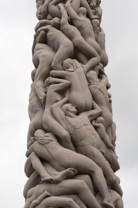 लोग मोनोलिथ, फ्रोगनर पार्क, ओस्लो, नॉर्वे में मूर्तिकला (ग्रेनाइट)