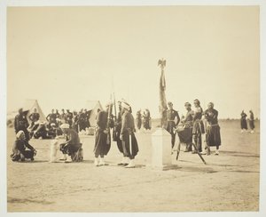 ज़ौवे रेजिमेंट का उठा हुआ झंडा, कैंप डे चालोंस, 1857। द्वारा गुस्ताव लेग्रे