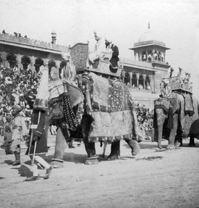 जुम्मा मस्जिद, दिल्ली, भारत, 1900 के दशक में एक हाथी जुलूस।