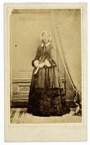 फ्लोरेंस नाइटिंगेल का विजिटिंग कार्ड, c.1858 (bw photo) द्वारा एच। हीरिंग