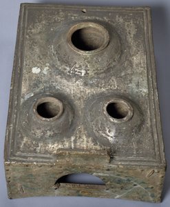 लघु स्टोव, चीन। चीनी सभ्यता, हान राजवंश, तीसरी शताब्दी ईसा पूर्व तीसरी शताब्दी ईस्वी (धातु)