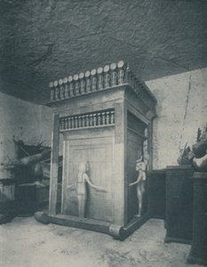 सोने के साथ समृद्ध नक्काशीदार कैनोपिक श्राइन, c1935