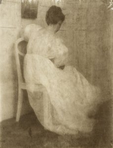 एक सफेद कुर्सी पर मैरी वार्नर, c.1910 (प्लैटिनम प्रिंट पर गोंद बाइक्रोमेट)
