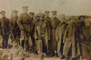 प्रथम विश्व युद्ध: 'जर्मन सेना के आक्रमण के दौरान 1914-1916 के वर्षों में यूक्रेन। सैनिकों का समूह (बी/डब्ल्यू फोटो)