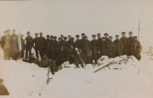 प्रथम विश्व युद्ध: 'जर्मन सेना के आक्रमण के दौरान 1914-1916 के वर्षों में यूक्रेन। सैनिकों का समूह (बी/डब्ल्यू फोटो) द्वारा हीरोज कब्रिस्तान Dsessentniki (attr।)