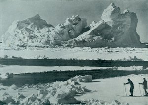 ए बर्ग ब्रेकिंग अप इन द पैक, c19101913, 1913 द्वारा हर्बर्ट पोंटिंग