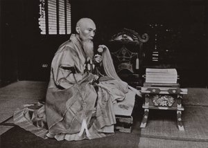 एक बौद्ध मठाधीश (बी/डब्ल्यू फोटो) द्वारा हर्बर्ट पोंटिंग