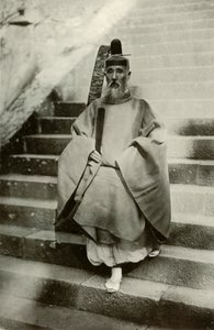 ए शिन्टो प्रीस्ट, 1910। द्वारा हर्बर्ट पोंटिंग