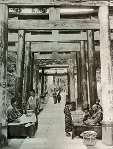 इनारी, 1910 में टोरी का एक एवेन्यू। द्वारा हर्बर्ट पोंटिंग