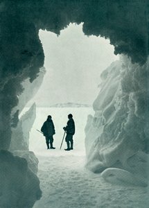 ए आइस ग्रोटो - टेंट आइलैंड इन डिस्टेंस कैप्टन स्कॉट एंड राइट, c1911, 1913 द्वारा हर्बर्ट पोंटिंग