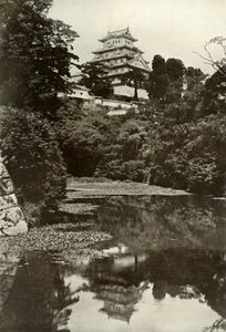 मोआट से एक पुराना सामंती महल, 1910। द्वारा हर्बर्ट पोंटिंग
