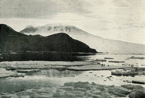 मैकमर्डो साउंड - केप बर्ड और माउंट एरेबस में प्रवेश, c19101913, 1913 द्वारा हर्बर्ट पोंटिंग