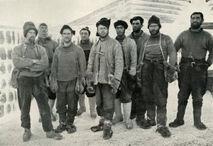 13 अप्रैल 1911, 1313 को केप इवांस में उनकी वापसी पर डिपो बिछाने और पश्चिमी दलों। द्वारा हर्बर्ट पोंटिंग