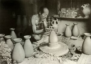 पोटर अपने व्हील, 1910 पर। द्वारा हर्बर्ट पोंटिंग