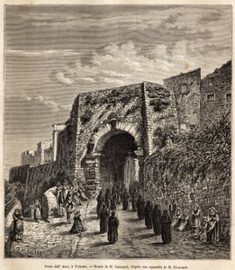 वोल्टेरा (टस्कनी, इटली) में पोर्टा डेल'आर्को में एक धार्मिक जुलूस। 1875 में फ्रांसिस वे द्वारा टस्कनी और उम्ब्रिया की यात्रा को चित्रित करने के लिए एच. कैटेनैकी के चित्र के बाद उत्कीर्णन, एडौर्ड चार्टो द्वारा संपादित "" ले टूर डू मोंडे " द्वारा हरक्यूल (बाद में) Catenacci