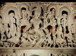 वारंटल, आंध्र प्रदेश, काकतीय राजवंश से लिंटेल हिंदू ट्रिनिटी की विशेषता रखते हैं