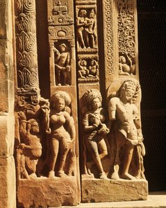 विष्णु मंदिर के प्रवेश द्वार से राहत, 500 ई.पू. द्वारा इंडियन स्कूल