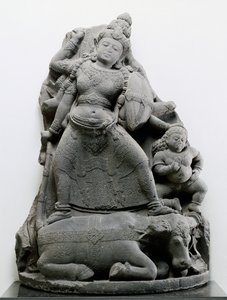 दुर्गा का कत्लेआम Mahisa, c.1300 (ज्वालामुखी पत्थर)