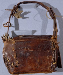 MS CCC 282 द कॉर्पस क्रिस्टी बुक सत्चेल या बजट, पीछे से देखा गया, आयरिश, c.1120-30 (चमड़ा)