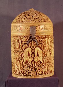कोर्टक्स जीवन के सुखों को दर्शाती एक राहत के साथ पाइक्स, कोर्डोबा से खलीफा अब्द-अल-रहमान तृतीय, उमय्यद काल के पुत्र, अल-मुगीरा, 968 ई। (देखें 101673) द्वारा इस्लामी स्कूल