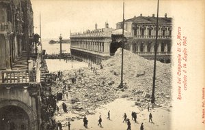 14 जुलाई 1902 को सैन मार्को, वेनिस के कैम्पैनिले का पतन द्वारा इतालवी फोटोग्राफर