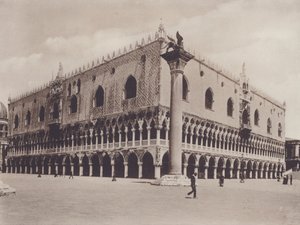 पलाज्जो डुकाले (बी/डब्ल्यू फोटो) द्वारा इतालवी फोटोग्राफर