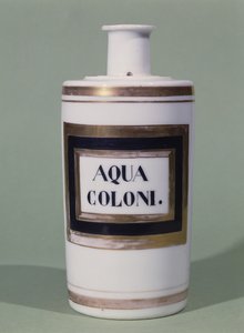 Eau de Cologne की बोतल, 19 वीं सदी की शुरुआत में द्वारा इतालवी स्कूल