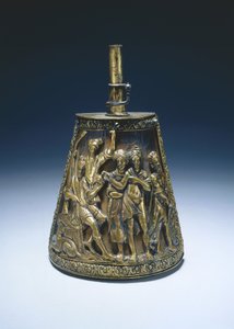 पाउडर फ्लास्क, c.1590 (कपड़े से ढकी लकड़ी पर गिल्ट पीतल) द्वारा इतालवी स्कूल