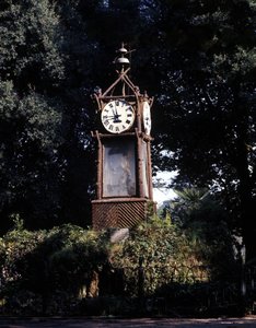 रोम, 1867 में निर्मित पिन्सियो (विला बोर्गीस) की जल घड़ी। इसे डोमिनिकन गिआम्बतिस्ता एम्ब्रियाको द्वारा किया गया था। द्वारा इतालवी स्कूल