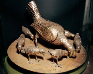 क्वीन थियोडोलिंडा (डी। 628) (सिल्वर गिल्ट) द्वारा कैथेड्रल को दी गई गोल्डन हेन और उसकी चुचियाँ द्वारा इतालवी स्कूल