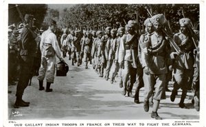 फ्रांस में हमारे वीर भारतीय सैनिक जर्मनों से लड़ने की राह पर हैं द्वारा जे। बीगल एंड कंपनी लंदन