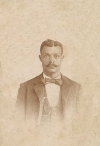 एक सूट, बनियान और नेकटाई में एक आदमी की तस्वीर, 1880 - 1900। द्वारा JW टेलर