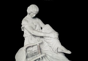 Sapho (या Sappho, 7 वीं शताब्दी ईसा पूर्व), प्राचीन काल के यूनानी कवि। जेम्स प्रैडियर द्वारा संगमरमर की मूर्ति (1790-1852)
