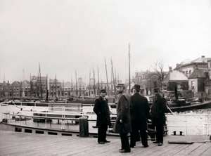 एक नहर नाव, रॉटरडैम, 1898 द्वारा पुरुष। द्वारा जेम्स बैटकिन