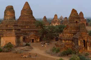  द्वारा जेम्स एल स्टैनफील्ड