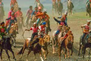  द्वारा जेम्स एल स्टैनफील्ड