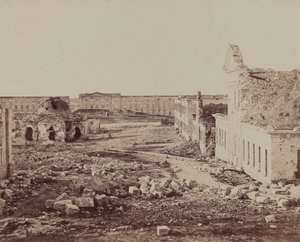 खंडहरों में गुंबददार इमारत वाला आंगन द्वारा जेम्स रॉबर्टसन