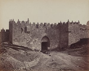 पोर्टे डे दमास द्वारा जेम्स रॉबर्टसन, और फेलिस बीटो