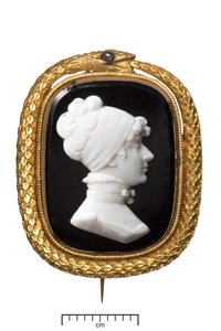 राजकुमारी चार्लोट गोल्ड मेमोरियल ब्रोच की मृत्यु, c.1817 (हीरे के साथ सोने में काला और सफेद कांच का सेट)