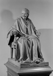 वोल्टेयर की बैठी हुई मूर्ति (1694-1778)