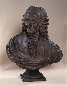 वोल्टेयर की बस्ट (1694-1778) द्वारा जीन बैपटिस्ट एंटोनी कैडेट डी बेउप्रे