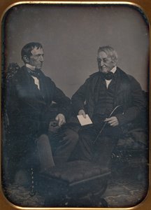दो बुजुर्ग पुरुष बातचीत कर रहे हैं, सीए। 1850.