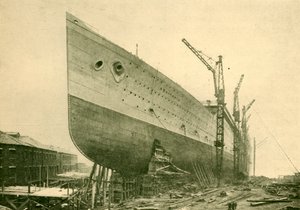 द एक्विटानिया ऑन द स्टॉक्स, c1930। द्वारा जॉन ब्राउन एंड कंपनी